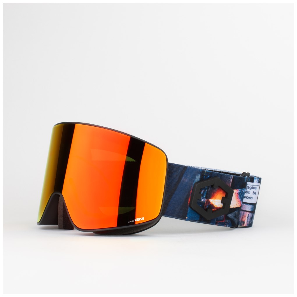 M�scara Esqu� Out Of Void Blacksmith Red MCI