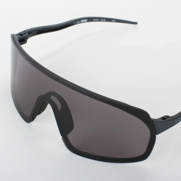 Gafas Deportivas Out Of Rams adapta Logo Negro Lente Smoke