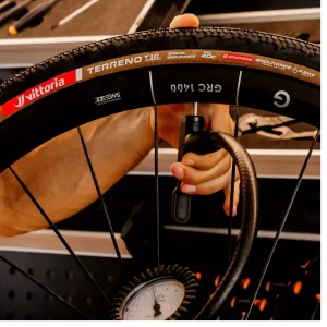 Cubierta Gravel. Terreno T10 hardpack 700x40 TLR Plegable HOOKLESS Negro