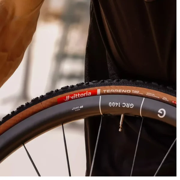 Cubierta Gravel Endurance. Terreno T80 coarse loose Gravel 700x45 TLR Hookless Marrón
